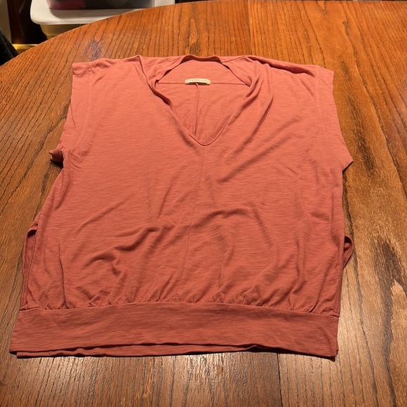 Fresh Laundry Rose Colored Sleeveless T-shirt With Plunging Front Size M - Picture 2 of 8